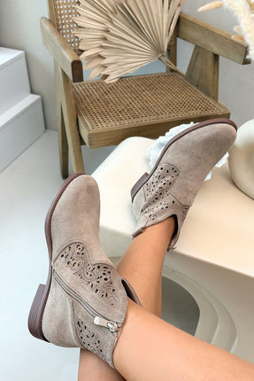 Boots model 224433 Step in style