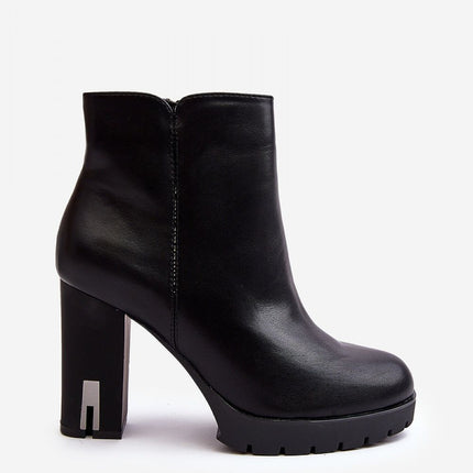 Heel boots Step in style