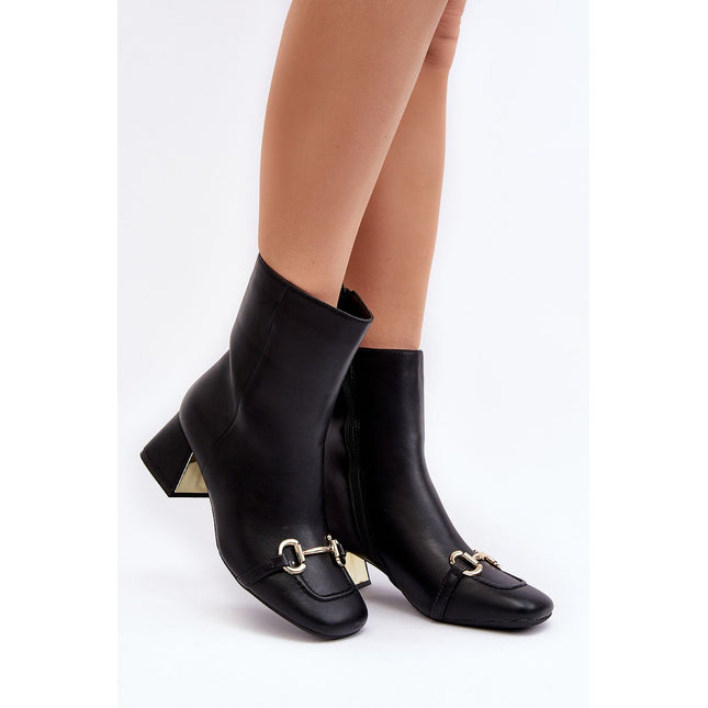 Heel boots Step in style
