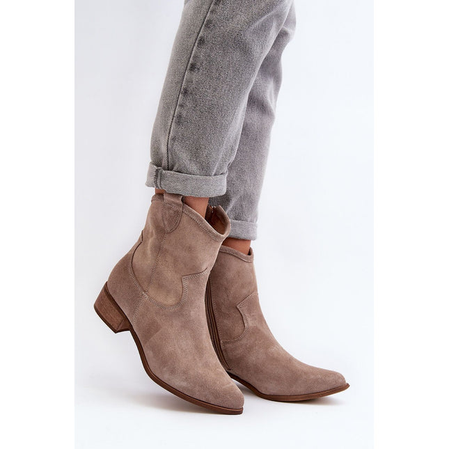 Heel boots Step in style