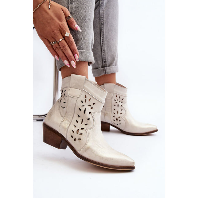 Heel boots Step in style