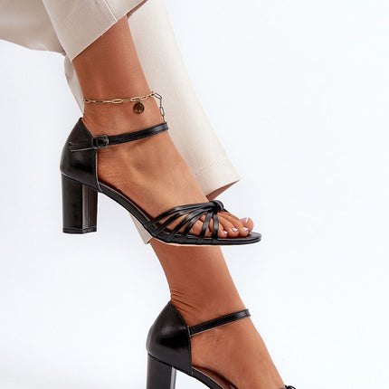 Heel sandals Step in style