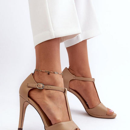 Heel sandals Step in style