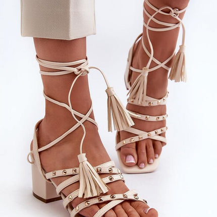 Heel sandals Step in style