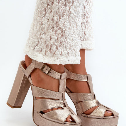 Heel sandals Step in style