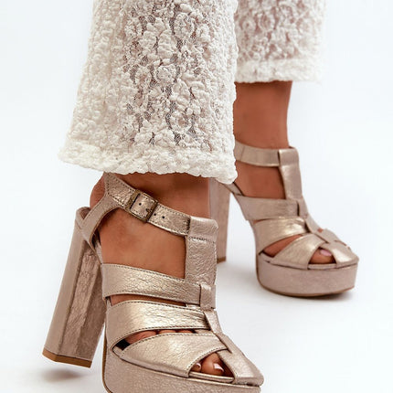 Heel sandals Step in style
