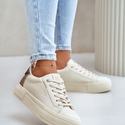 Sneakers Step in style