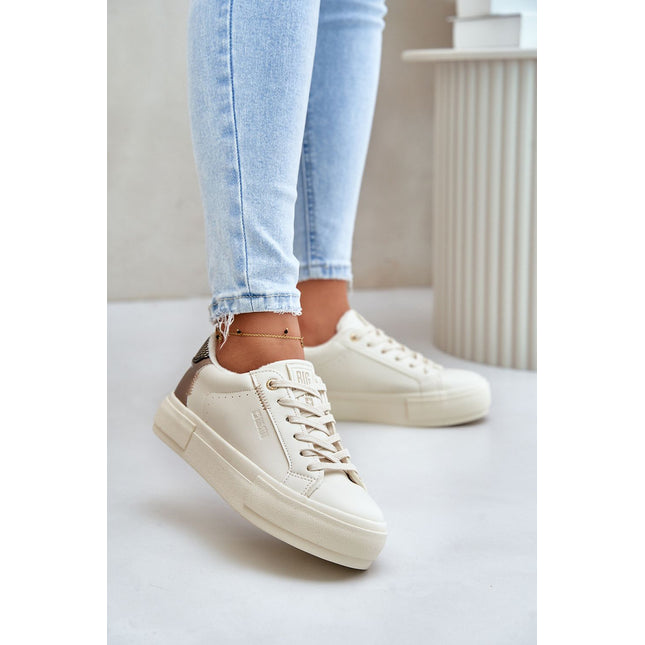 Sneakers Step in style
