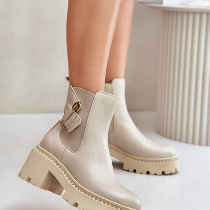 Heel boots Step in style