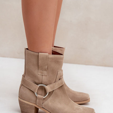 Heel boots Step in style