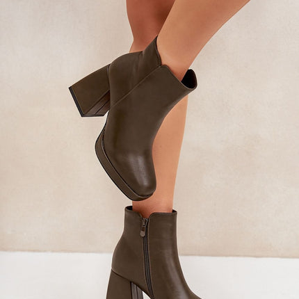 Heel boots Step in style