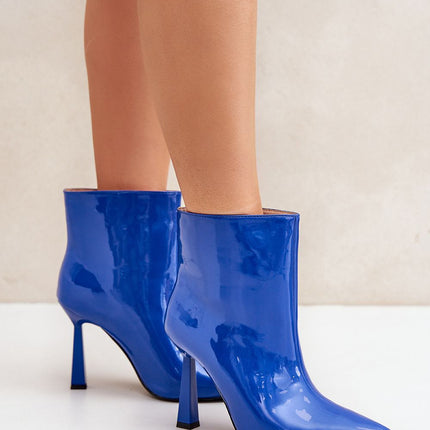 Heel boots Step in style
