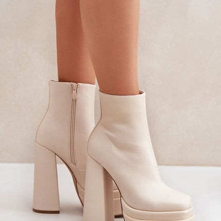 Heel boots Step in style