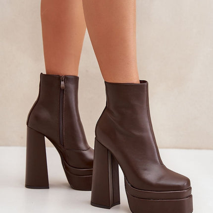 Heel boots Step in style
