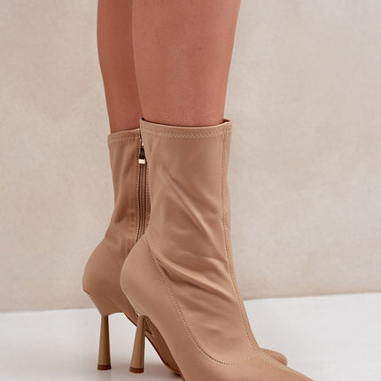 Heel boots Step in style