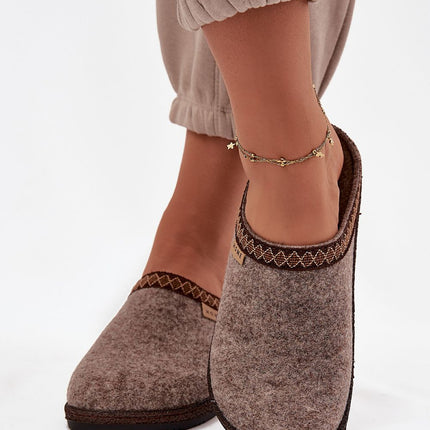  Slippers model 220066 Step in style 