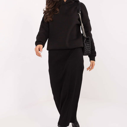  Sweatshirt model 220401 Relevance 