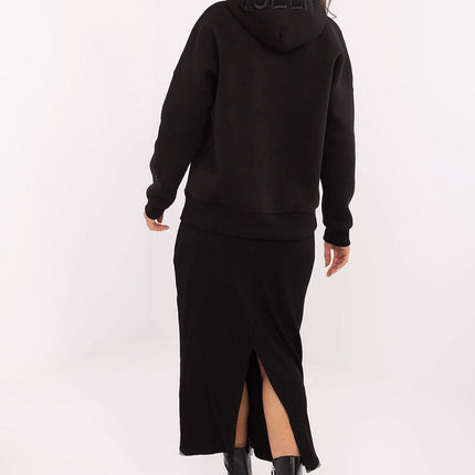  Sweatshirt model 220401 Relevance 