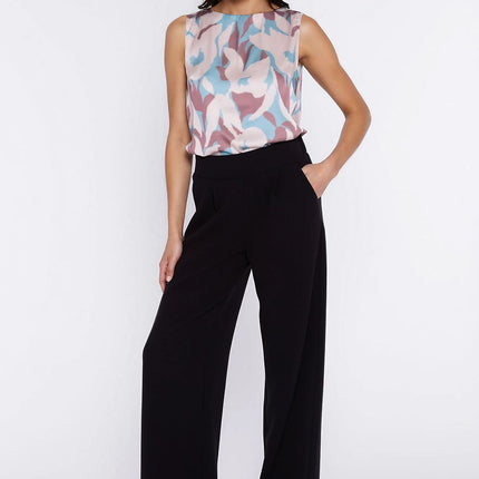  Women trousers model 225825 Nife 