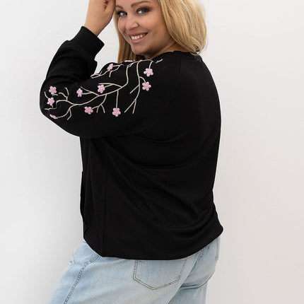  Plus size sweatshirt model 228060 Relevance 