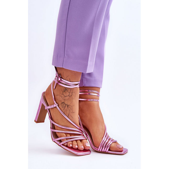 Strappy sandals Step in style