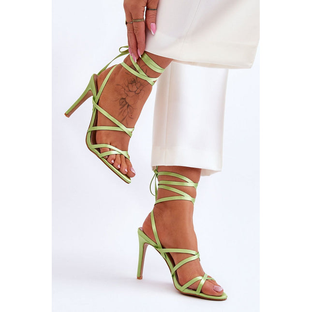 Strappy sandals Step in style