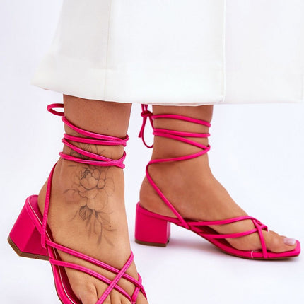 Strappy sandals Step in style