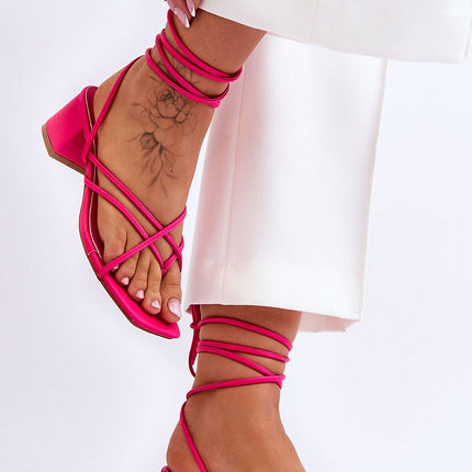 Strappy sandals Step in style