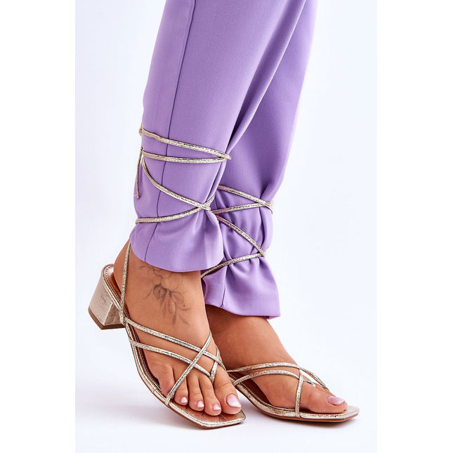 Strappy sandals Step in style
