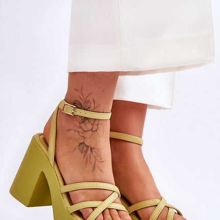 Heel sandals Step in style