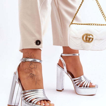 Heel sandals Step in style