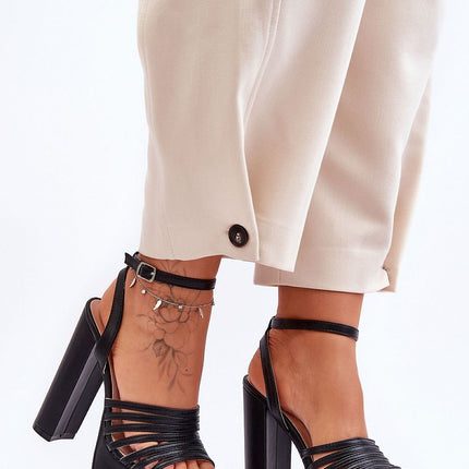 Heel sandals Step in style